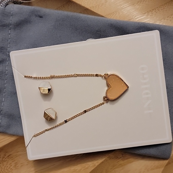 Necklace and earrings set - Picture 3 of 5